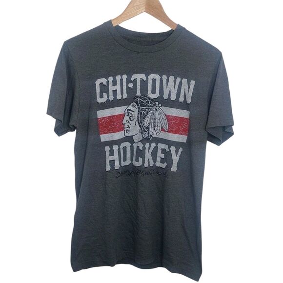 NHL Chicago Blackhawks Men's Size Medium Tee Shirt Gray Hockey - Picture 8 of 8